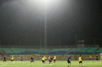 حال و هوای خاص تمرین پرسپولیس در شهید کاظمی ؛ سرخپوشان زیر بارش شدید باران ؛ حضور مهدی ترابی و کمال کامیابی نیا در تمرینات گروهی