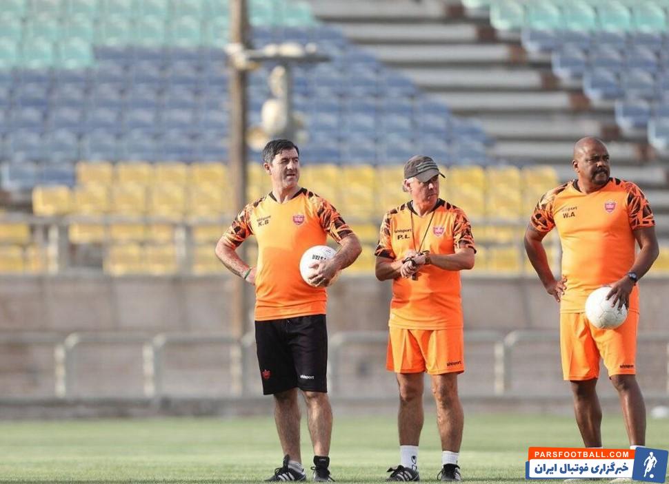 نگاه جالب و معنادار کریم باقری در تمرین پرسپولیس