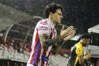 استقلال ؛ بی محلی استقلال به نامه باشگاه نائوچیکو برزیل برای فروش «ژان کارلوس»