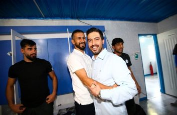 بازگشت خسرو حیدری به تمرینات استقلال با استقبال گرم بازیکنان