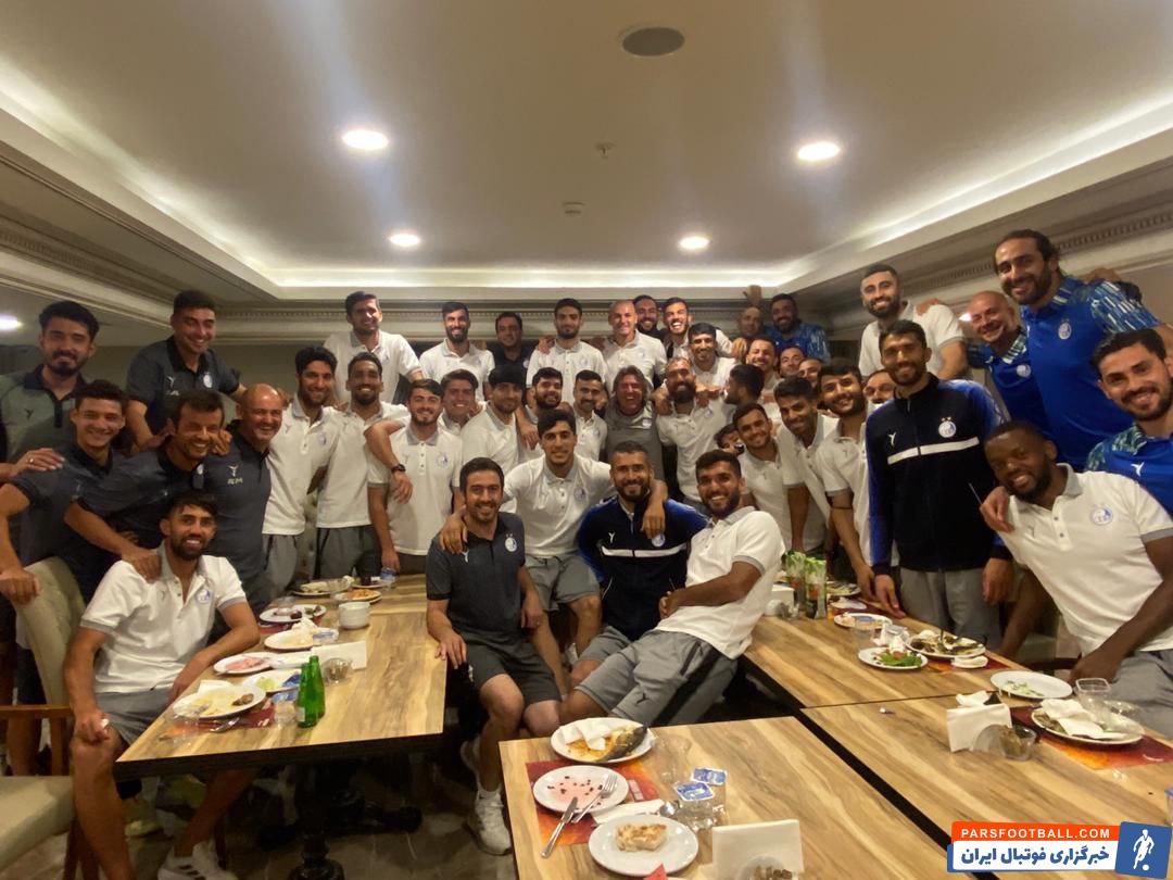 برگزاری جشن  تولد روزبه چشمی در اردوی استقلال