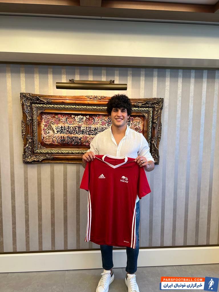 معرفی صفا هادی خرید جدید تراکتور در دفتر شخصی محمدرضا زنوزی