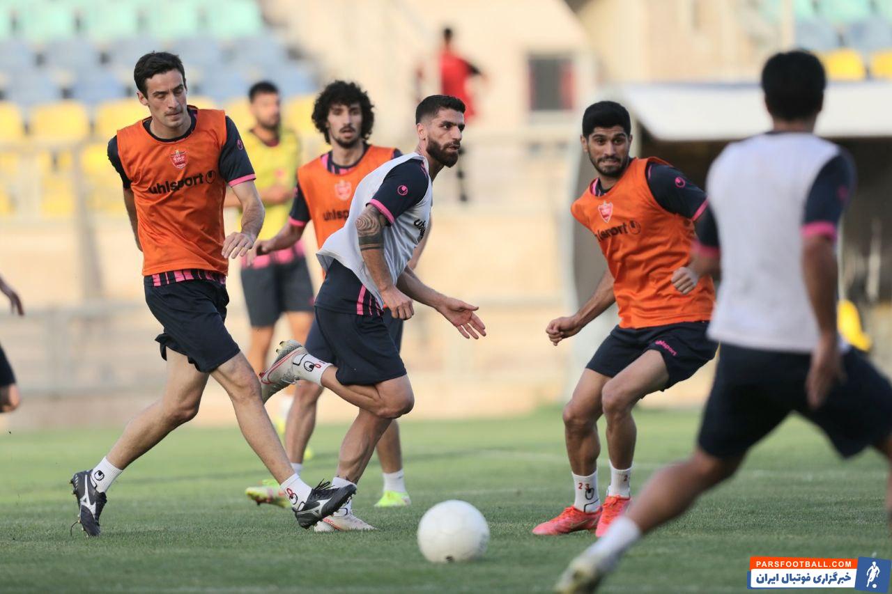 بدنسازی بازیکنان پرسپولیس در سالن وزنه و زمین چمن ؛ وحید امیری تنها غایب سرخپوشان
