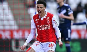 اکیتیکه ؛ گل ها و مهارت های اکیتیکه در رنس