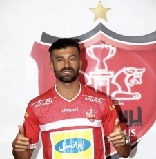 رامین رضاییان مدافع پرسپولیس ایران را ترک کرد