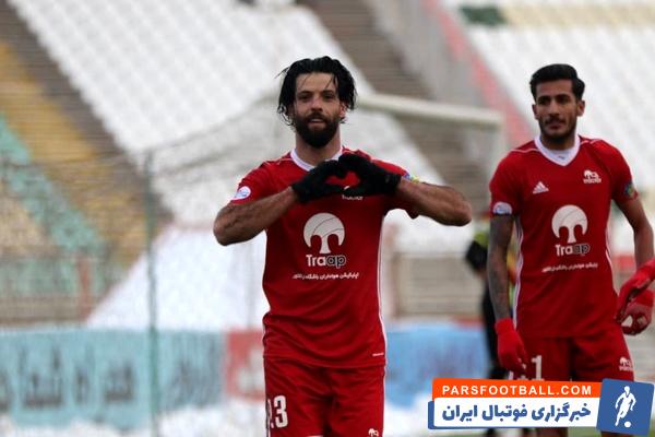 محمد عباس زاده در تیم فوتبال تراکتور ماندنی شد