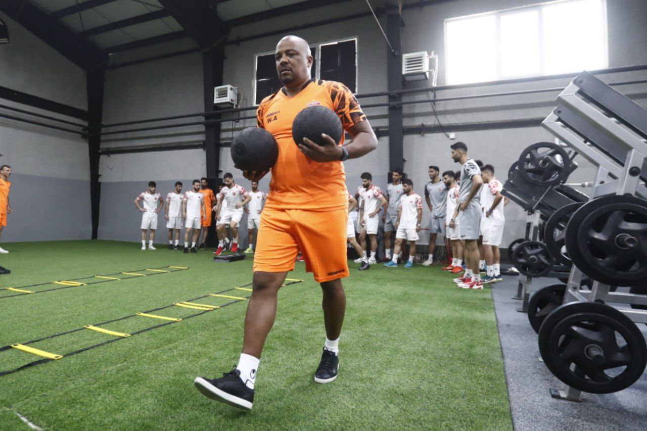 ولسلی ننکا مربی گلرهای پرسپولیس تمریناتش را با این تیم آغاز کرد.