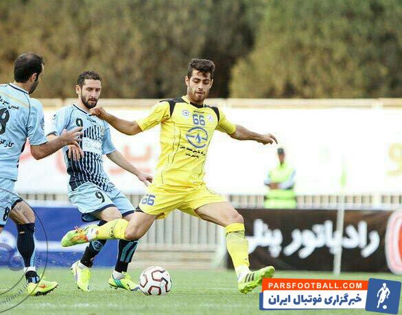 مرتضی پورعلی گنجی مدافع تازه‌ وارد پرسپولیس در اولین دیدار  سرخپوشان قادر به همراهی آن ها در برابر ذوب آهن نخواهد بود