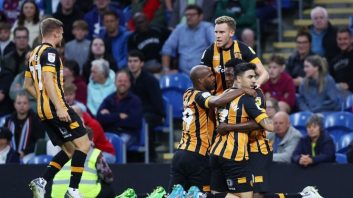 مصدومیت اللهیار صیادمنش در دیدار هال سیتی و برنلی