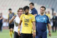 درگیری لفظی ریکاردو ساپینتو و رامین رضاییان