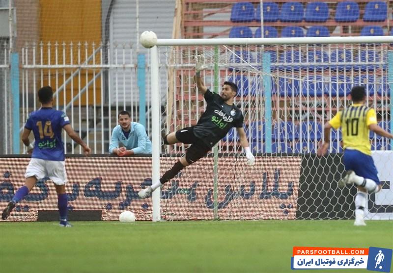 حاشیه دیدار استقلال و نفت مسجدسلیمان ؛ صدور کارت بازی سیاوش یزدانی در لحظه آخر و تشویش ساپینتو توسط هواداران