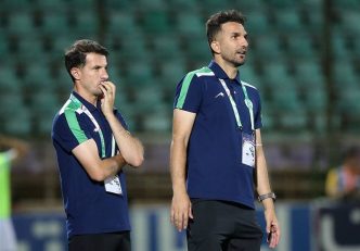 محمد نوری مربی ذوب آهن : با یورش بازیکنان پرسپولیس داور بازیکن ما را اخراج کرد