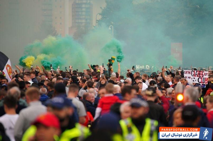 منچستریونایتد ؛ تجمع اعتراضی طرفداران منچستریونایتد در دیدار برابر لیورپول