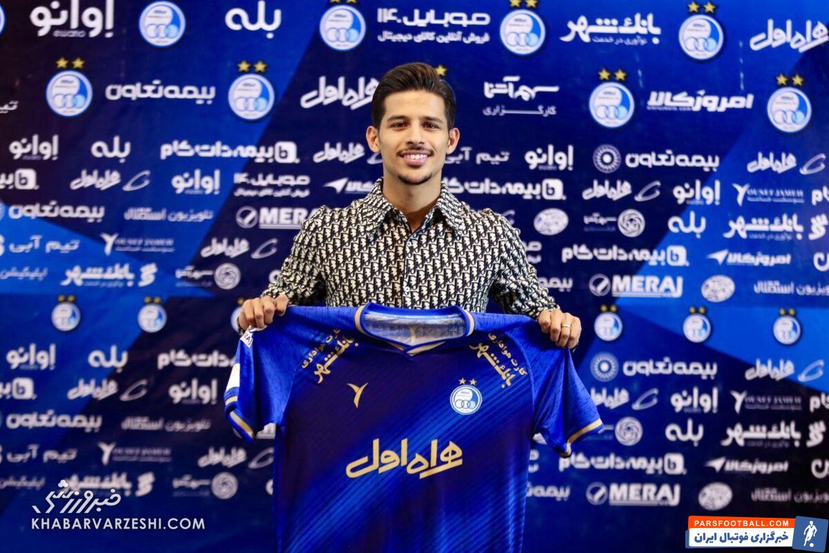 عکسی که حال استقلالی ها را خوب می کند/ دلبری ستاره محبوب با لباس آبی - پارس فوتبال