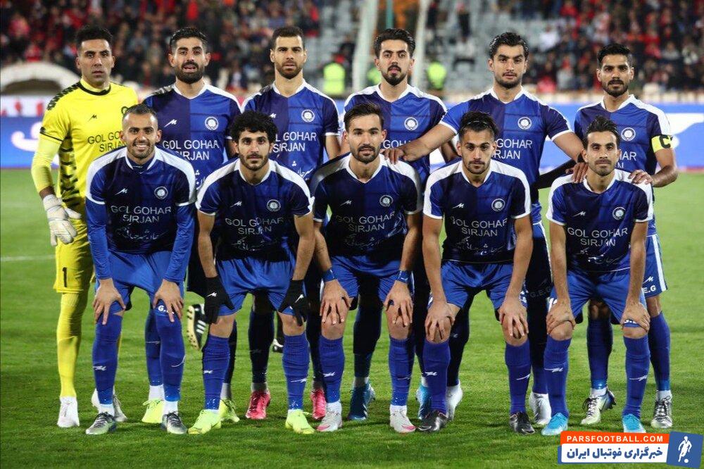 شادمانی بازیکنان گل گهر سیرجان در رختکن پس از غلبه بر تراکتور