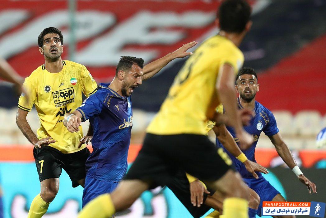 صحنه مشکوک به پنالتی برای استقلال در دیدار با سپاهان