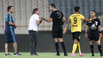 صحنه مشکوک به پنالتی برای استقلال در دیدار با سپاهان