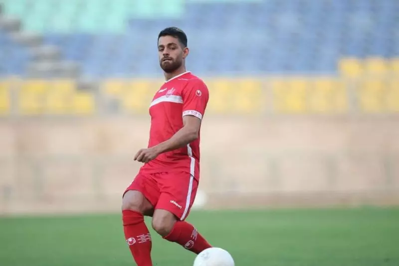 در شرایطی که ۲۴ ساعت تا دومین بازی پرسپوليس در لیگ برتر باقی مانده، مجوز بازی مدافع این تیم هنوز صادر نشده است.