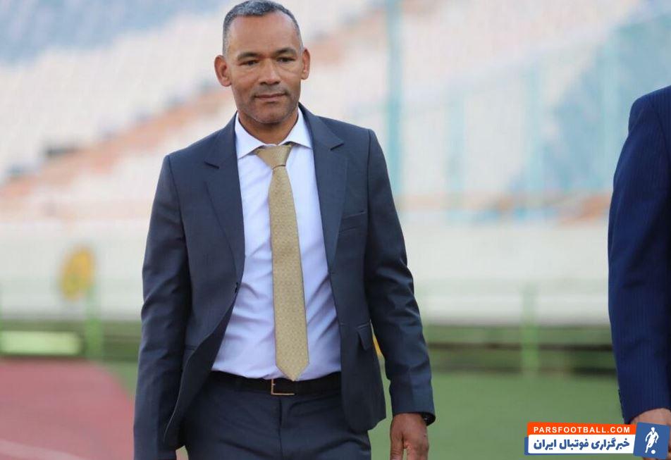 کروات طلایی سرمربی سپاهان در کری برای استقلالی ها