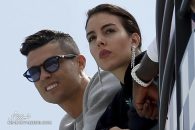 حضور جورجینیا رودریگس در یک معبد مذهبی در پرتغال