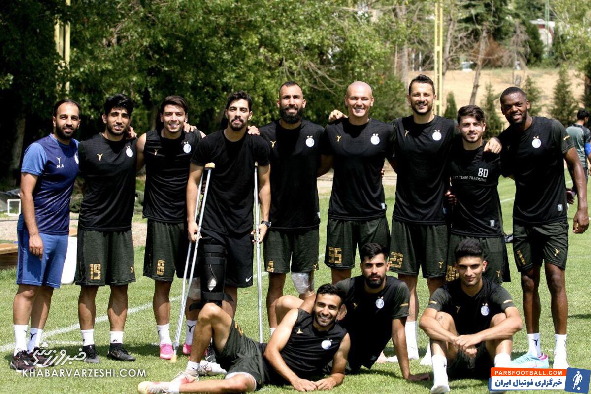 لباس مشکی استقلال