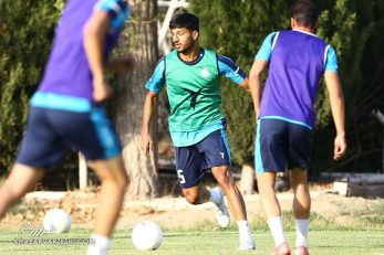 محمد محبی با پیراهن شماره 5 در استقلال