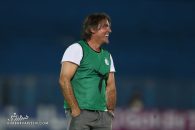 ریکاردو ساپینتو با کفش های کتانی در دیدار استقلال و ملوان