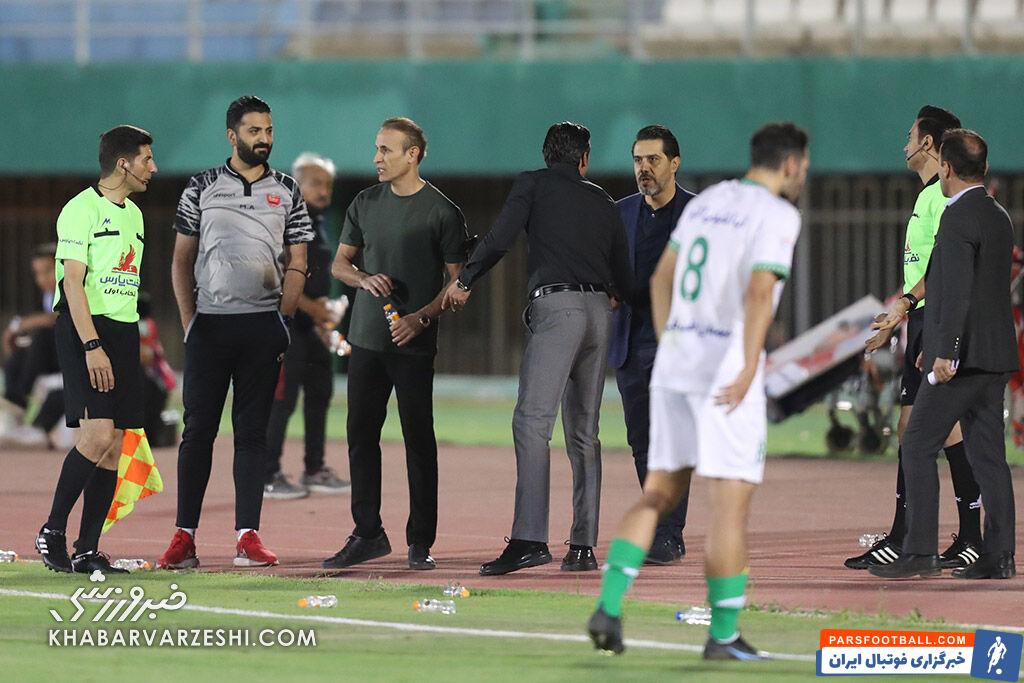 فحاشی هواداران آلومینیوم اراک به چند بازیکن پرسپولیس در طول بازی
