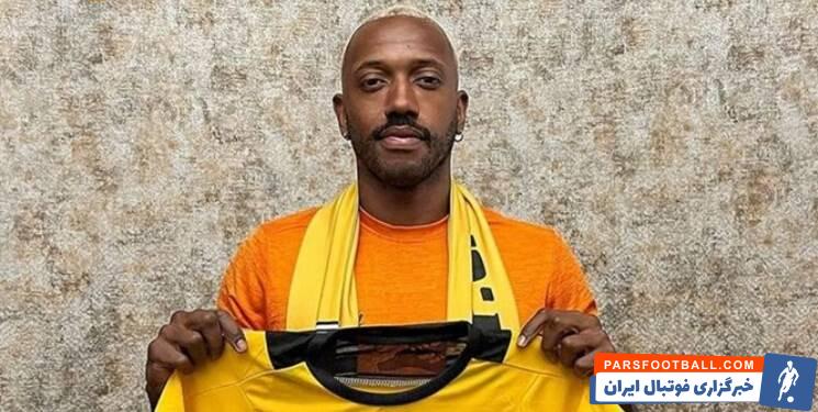 ابهام درباره جای بازی مانوئل فرناندز در زمین برای سپاهان