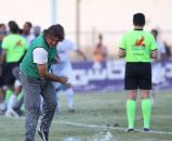 رفتارهای عجیب ساپینتو در کنار زمین ؛ سرمربی استقلال به برانکارد هم رحم نکرد !