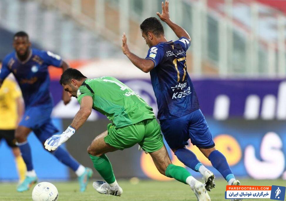 نوید مظفری کارشناس داوری : دقیقه ۸۳ باید به سود استقلال پنالتی اعلام می شد