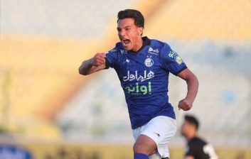 امیرحسین حسینزاده مورد خشم هواداران استقلال قرار گرفته است