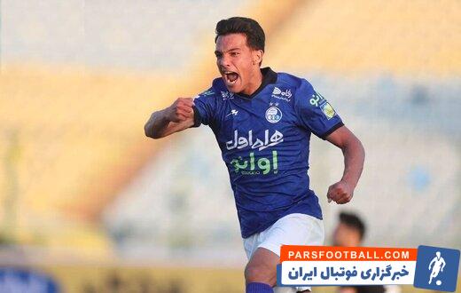 امیرحسین حسینزاده مورد خشم هواداران استقلال قرار گرفته است