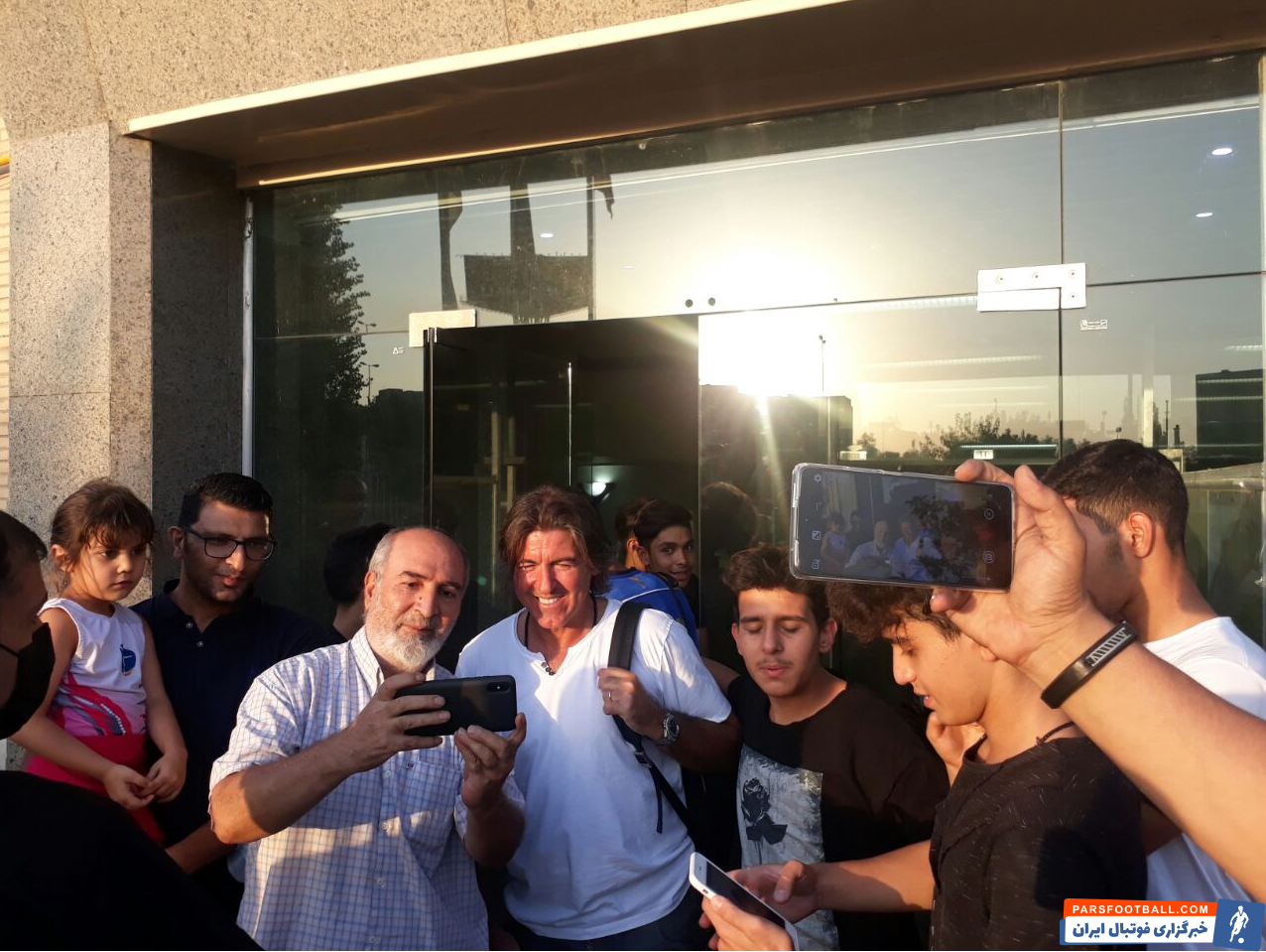بازار داغ سلفی هواداران با بازیکنان محبوب‌ استقلال