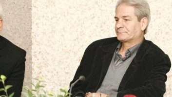 رضا نعلچگر سرمربی پیشین استقلال در بستر بیماری