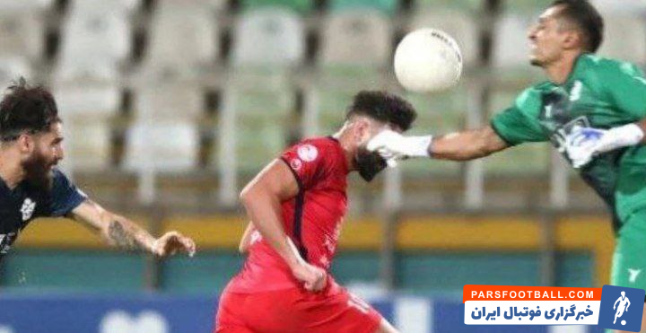 مشت گلر پیکان به صورت علی شجاعی بازیکن پیشین پرسپولیس