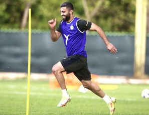 باشگاه پرسپولیس منتظر فسخ توافق نامه کاوه رضایی با استقلال برای آغاز مذاکره