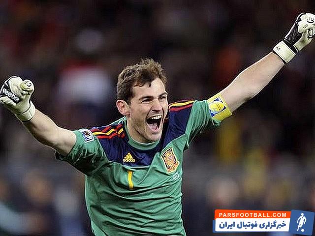 ایکر کاسیاس در کنار دوستش آلخاندرو سانز