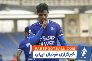 حضور سبحان خاقانی در ورزشگاه آزادی با عصا