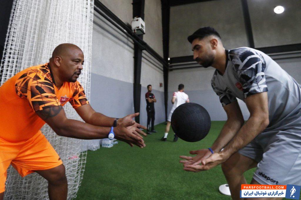 وسلی ننکا : در پرسپولیس دروازهبان فیکس وجود ندارد