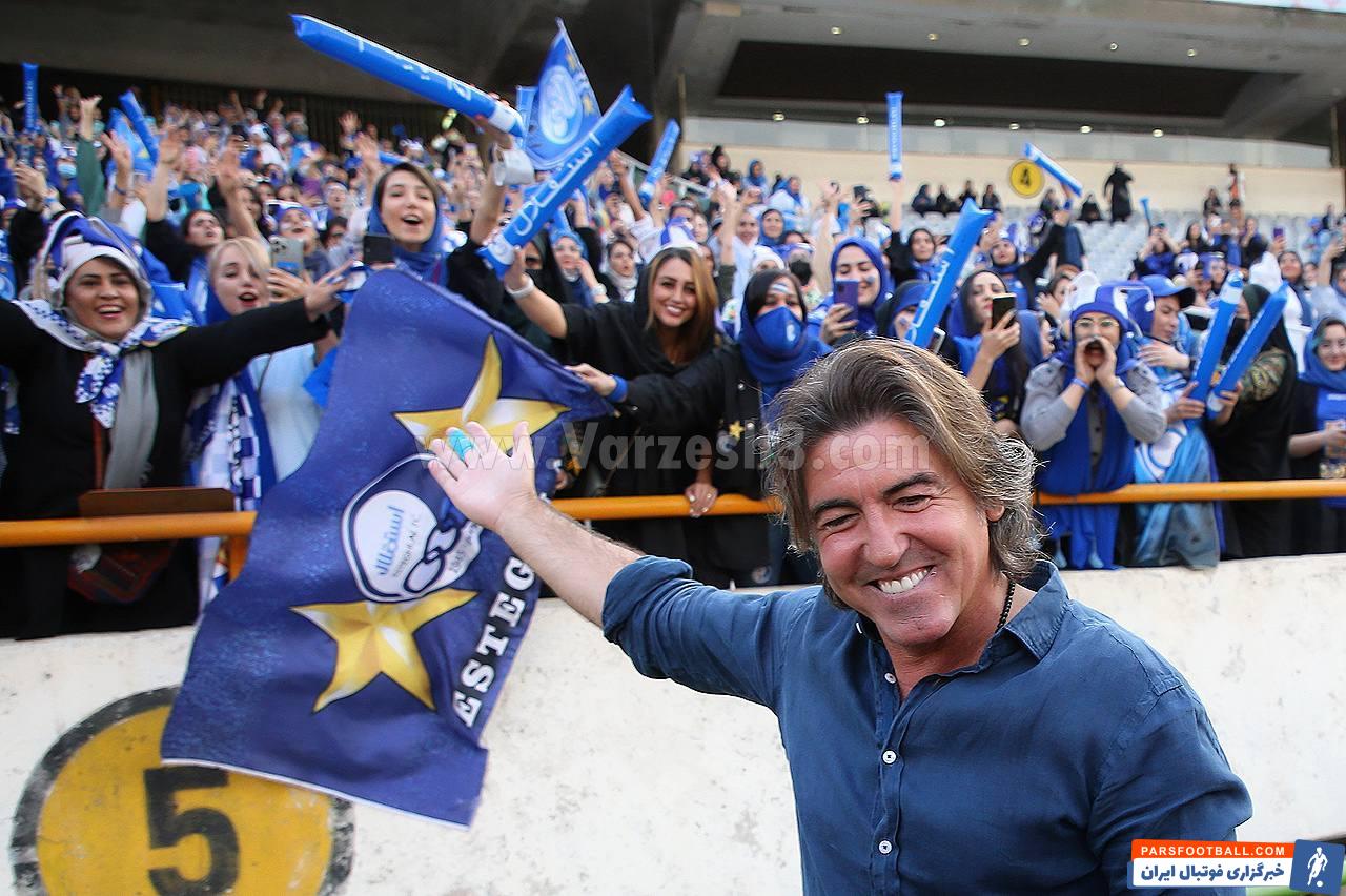 تشویق بی امان بانوان طرفدار استقلال در حضور ریکاردو ساپینتو