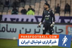 دستکش های قرمز رنگ بر دستان علیرضا رضایی در تمرینات استقلال