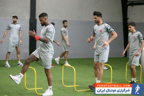 بدنسازی بازیکنان پرسپولیس در سالن سیدجلال حسینی ؛ فرجی و اسماعیلی‌فر زیر نظر پزشک