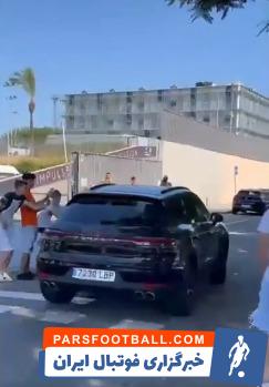 اعتراض هواداران بارسلونا به فرانکی دی یونگ با حمله به ماشینش