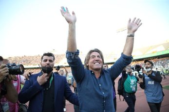 تشویق بی امان بانوان طرفدار استقلال در حضور ریکاردو ساپینتو