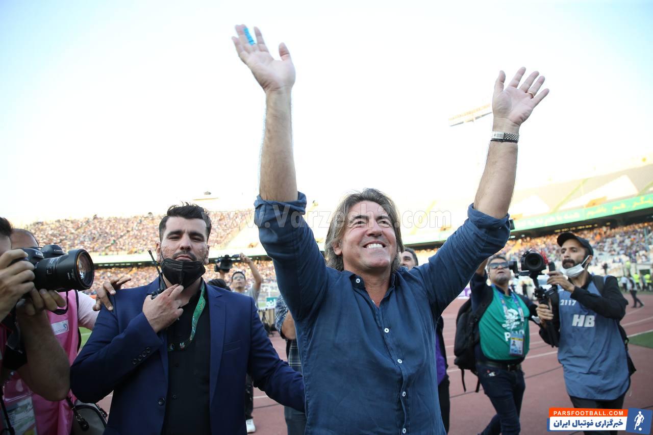 تشویق بی امان بانوان طرفدار استقلال در حضور ریکاردو ساپینتو