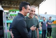 خوش و بش جالب مهدی رحمتی با اعضای تیم پرسپولس پیش از آغاز بازی