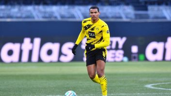 آکانجی ؛ مهارت های برتر دفاعی آکانجی در فصل 2021/2022