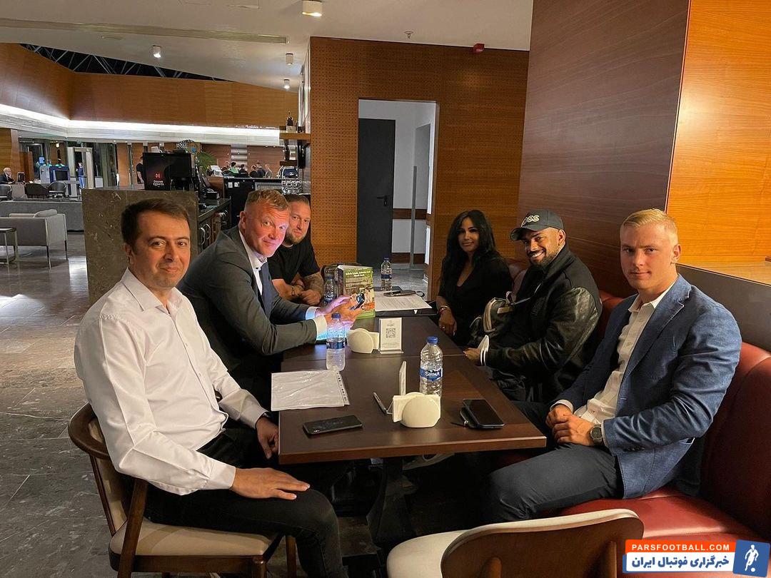 امضای قرارداد لوکادیا با پرسپولیس در حضور امیرعلی حسینی مدیر روابط بین الملل باشگاه