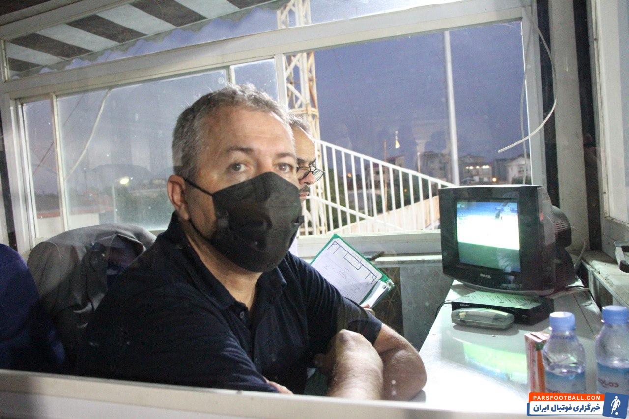 دراگان اسکوچیچ در ویژه ترین جایگاه ورزشگاه انزلی برای تماشای بازی استقلال و ملوان